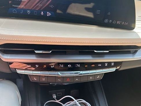 Used 2024 Cadillac XT4 Premium Luxury w/ Technology Package image 13