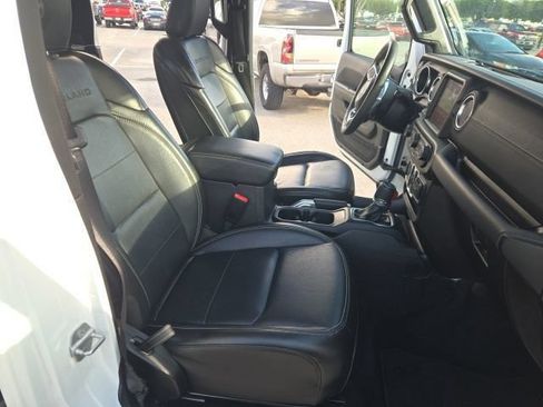 Used 2022 Jeep Gladiator Overland w/ Popular Equipment Package AWD/4WD image 11