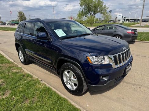 Used 2013 Jeep Grand Cherokee Laredo w/ Laredo E Group AWD/4WD image 7