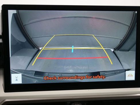 Used 2024 Toyota Tacoma TRD Off-Road image 15