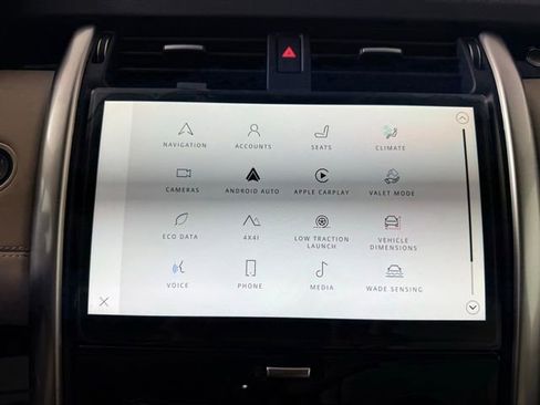 Used 2025 Land Rover Discovery S image 17