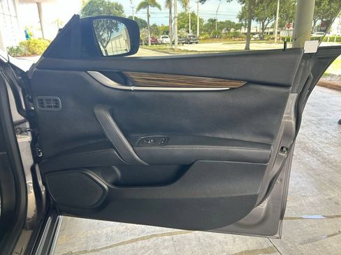 Used 2015 Maserati Ghibli RWD image 27