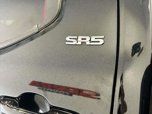 Certified 2024 Toyota Tacoma SR5 AWD/4WD image 10