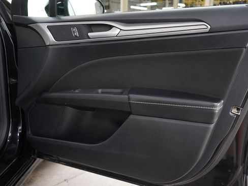 Used 2019 Ford Fusion SE AWD/4WD image 9