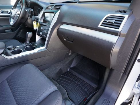 Used 2014 Ford Explorer XLT w/ Equipment Group 201A AWD/4WD image 25