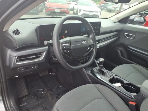 Used 2025 Kia K4 LXS image 12