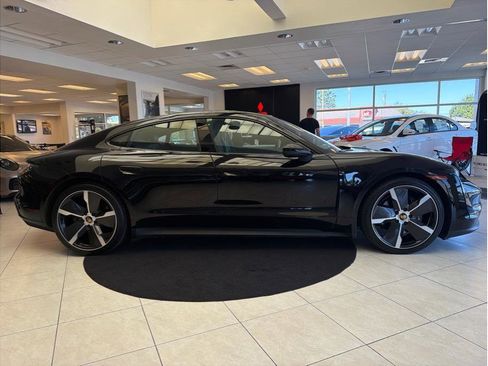 Used 2023 Porsche Taycan image 4