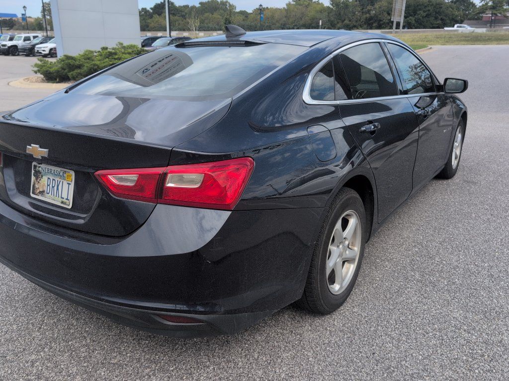 Used 2018 Chevrolet Malibu LS w/ LPO, Convenience Package 2 FWD image 9