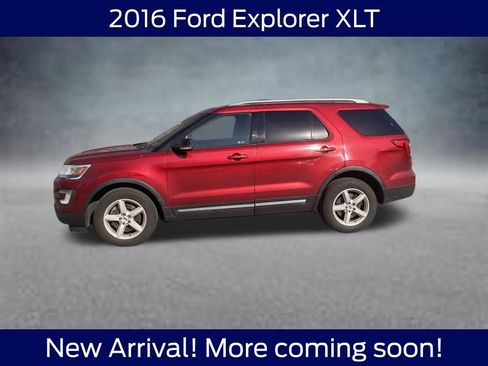 Used 2016 Ford Explorer XLT w/ Equipment Group 202A image 3