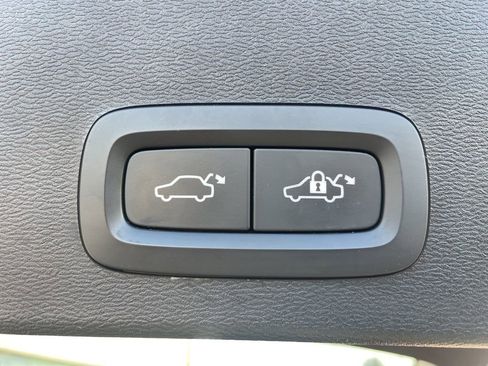 Used 2021 Volvo XC40 T5 R-Design w/ Advanced Package image 7