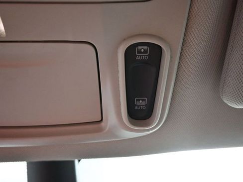 Used 2023 Chrysler Pacifica Limited FWD image 46
