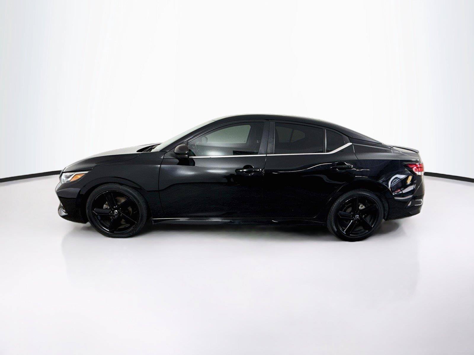 Used 2022 Nissan Sentra SR w/ SR Premium Package FWD image 2