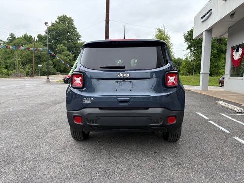 Used 2023 Jeep Renegade Latitude AWD/4WD image 8