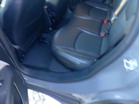 Used 2023 Jeep Compass Limited w/ Sun and Sound Group image 11