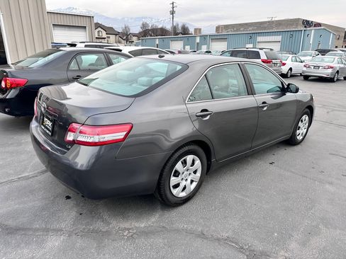 Used 2011 Toyota Camry LE FWD image 3