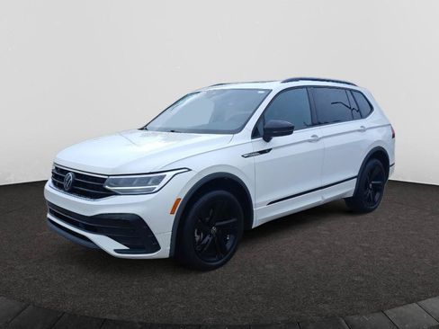 Used 2024 Volkswagen Tiguan SE R-Line FWD image 3