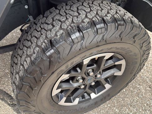 Used 2024 Jeep Wrangler Unlimited Rubicon 4xe w/ Technology Group AWD/4WD image 15
