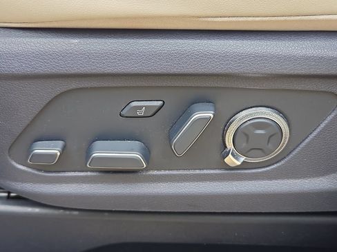 Used 2025 Hyundai Palisade Calligraphy FWD image 11