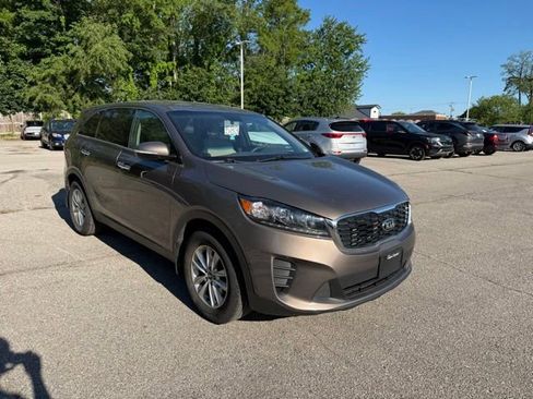 Used 2019 Kia Sorento FWD image 2