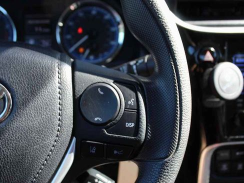 Used 2019 Toyota Corolla LE FWD image 18