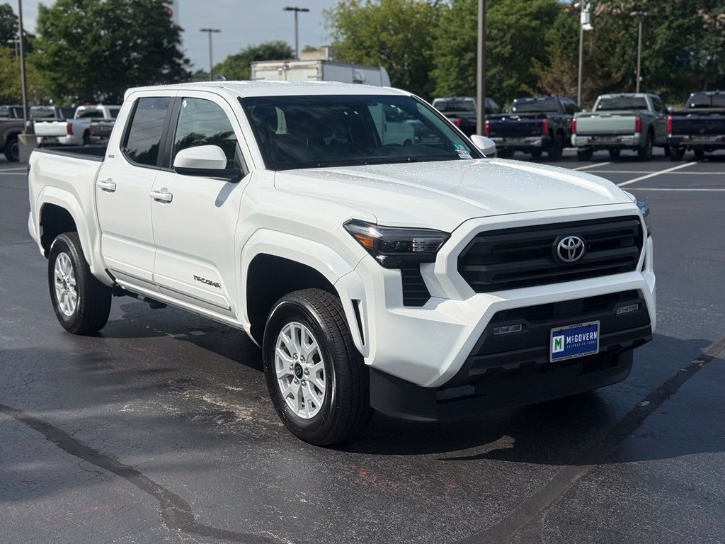 Certified 2025 Toyota Tacoma SR5 AWD/4WD image 12