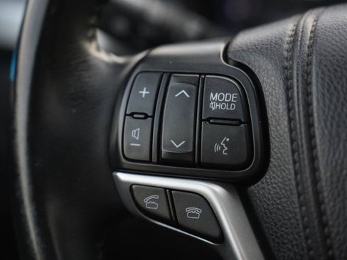 Used 2015 Toyota Highlander XLE AWD/4WD image 17