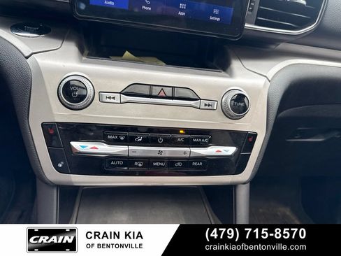 Used 2022 Ford Explorer XLT w/ Equipment Group 202A AWD/4WD image 24