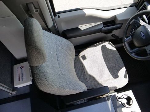 Used 2017 Ford F550 2WD Regular Cab Super Duty image 22