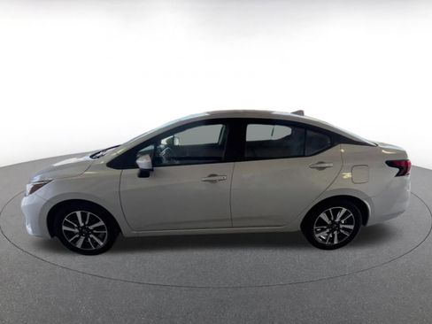 Used 2025 Nissan Versa SV image 8