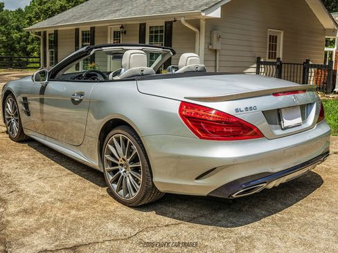 Used 2017 Mercedes-Benz SL 550 image 4