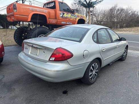 Used 2003 Ford Taurus LX image 4