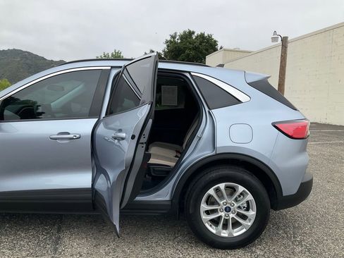 Used 2022 Ford Escape SE image 47