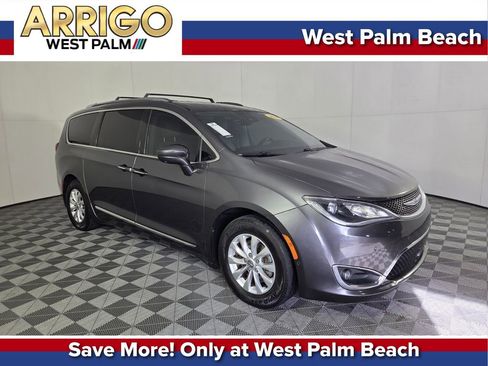Used 2018 Chrysler Pacifica Touring-L Plus w/ Advanced Safetytec Group image 1