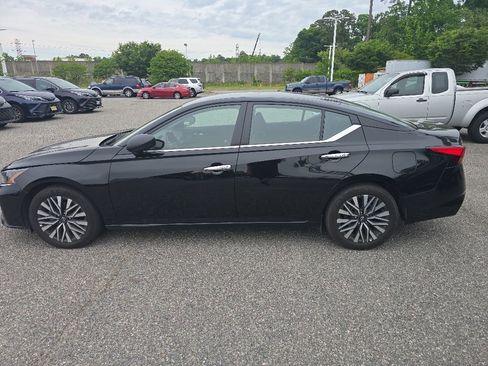 Used 2025 Nissan Altima 2.5 SV FWD image 8