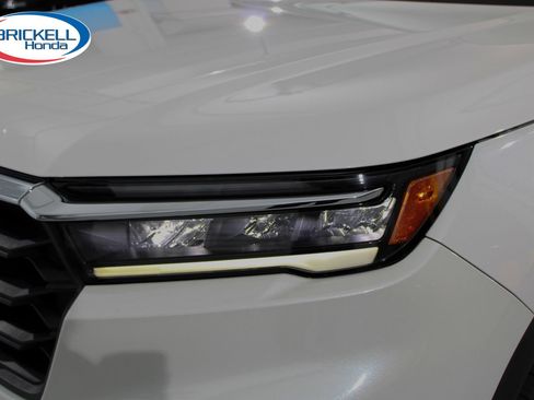 Used 2025 Honda Pilot EX-L image 10