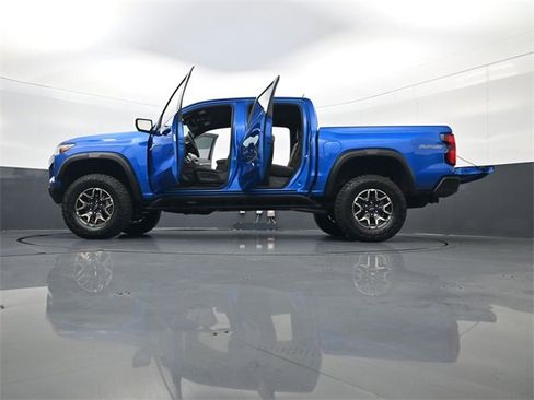 Used 2024 Chevrolet Colorado ZR2 w/ ZR2 Convenience Package III image 34