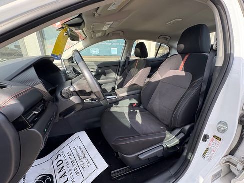 Used 2022 Nissan Sentra SR w/ Lighting Package image 11