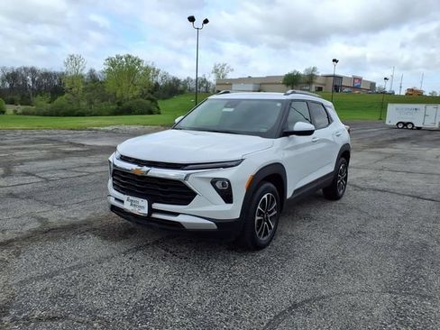 Used 2025 Chevrolet TrailBlazer LT AWD/4WD image 38