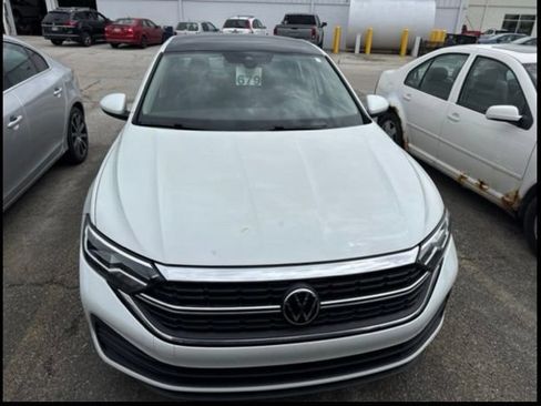 Used 2023 Volkswagen Jetta SE w/ Panoramic Sunroof Package FWD image 10