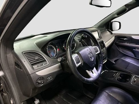 Used 2016 Dodge Grand Caravan R/T w/ Driver Convenience Group FWD image 10