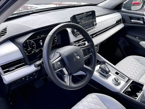 Used 2023 Mitsubishi Outlander SEL AWD/4WD image 14