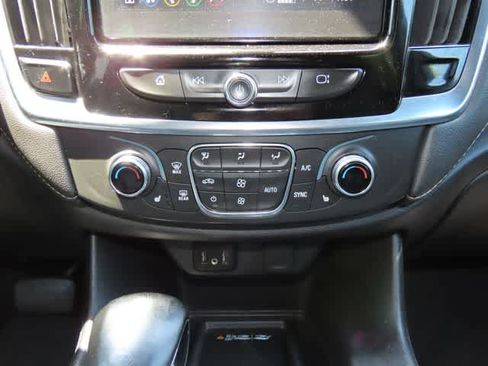 Used 2023 Chevrolet Traverse LT FWD image 22