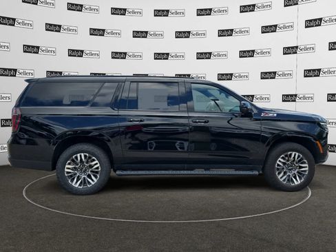Used 2025 Chevrolet Suburban Z71 AWD/4WD image 7