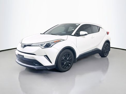 Used 2019 Toyota C-HR LE FWD image 4