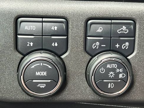 Used 2023 Chevrolet Silverado 1500 ZR2 AWD/4WD image 24