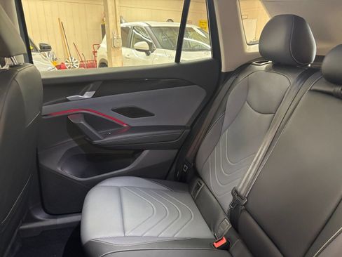 Used 2026 Volkswagen Tiguan SE FWD image 41