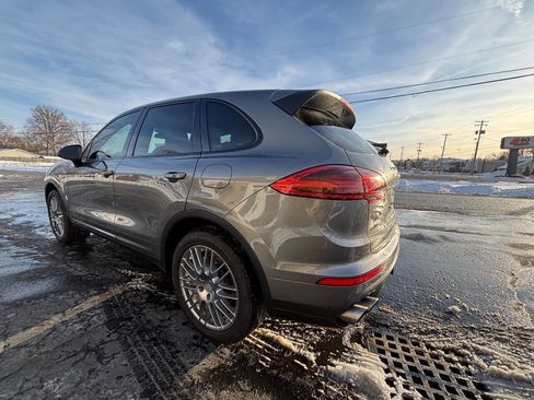 Used 2016 Porsche Cayenne S image 5