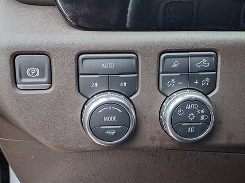 Used 2025 GMC Sierra 1500 SLT AWD/4WD image 6