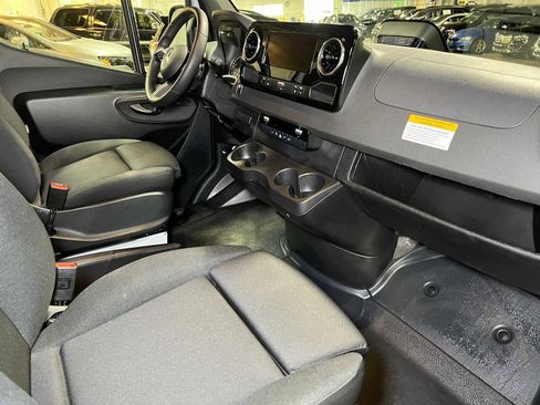 Used 2025 Mercedes-Benz Sprinter 2500 image 11