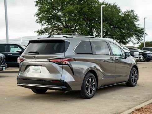 New 2026 Toyota Sienna Platinum AWD/4WD image 3
